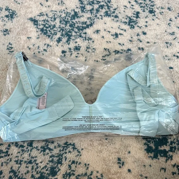 Victoria's Secret Aqua Bra - Picture 3 of 4